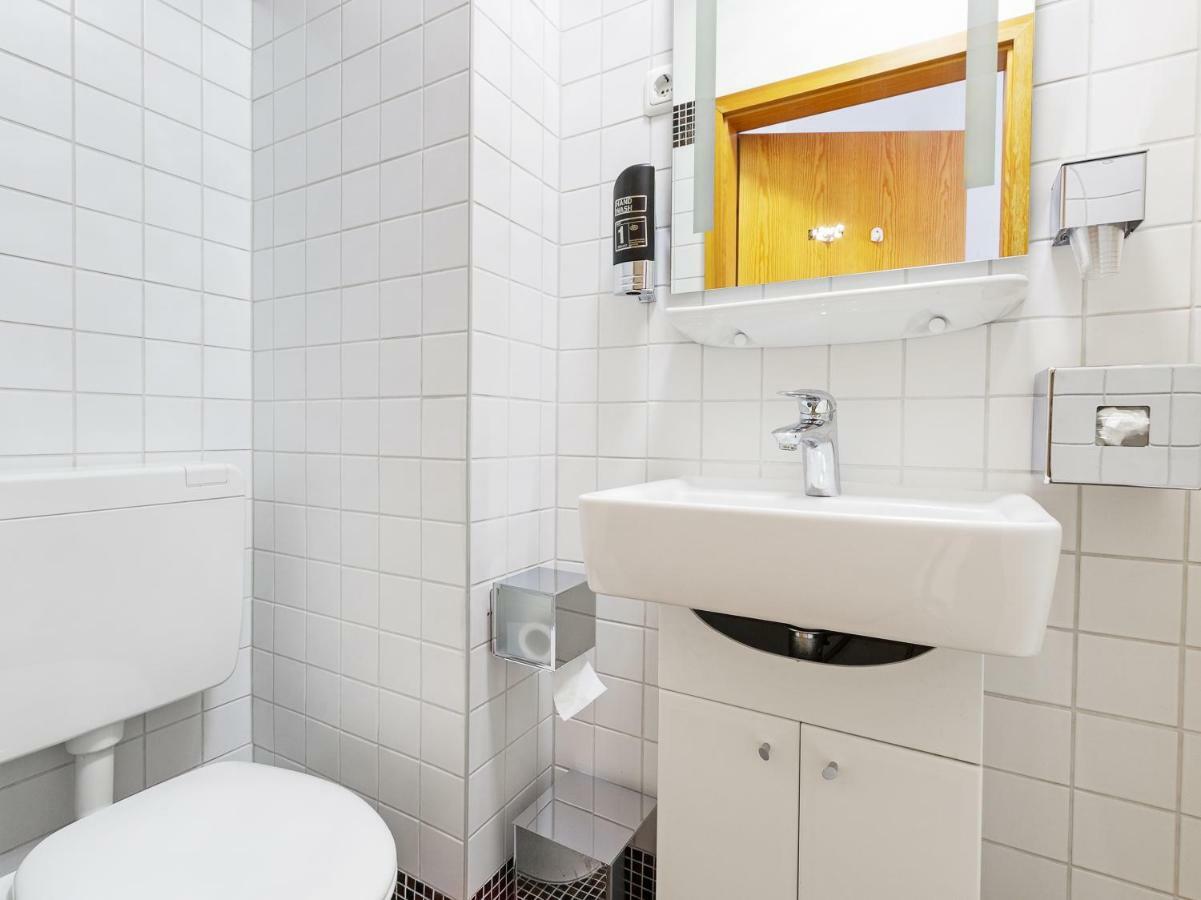 Oyo Hotel Matzbach Berlin Bagian luar foto