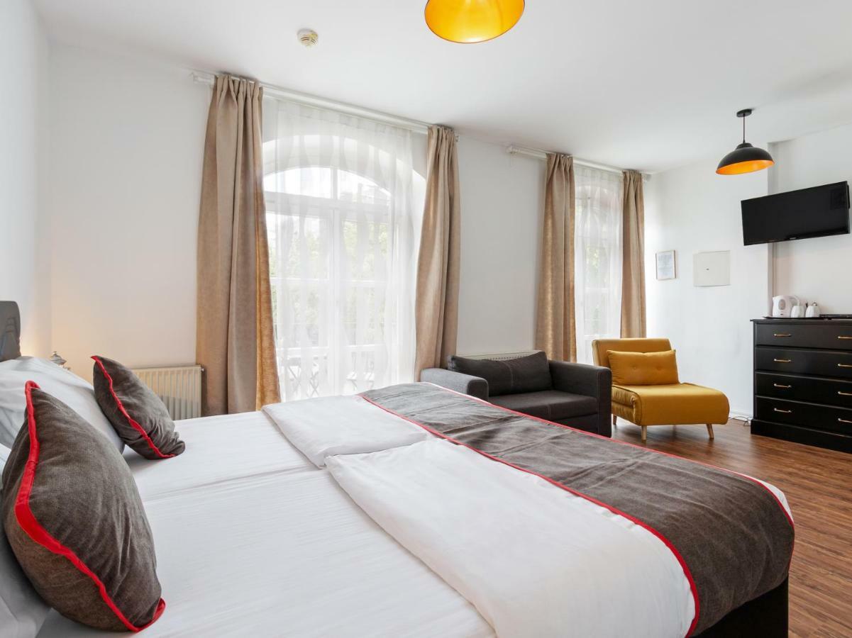 Oyo Hotel Matzbach Berlin Bagian luar foto